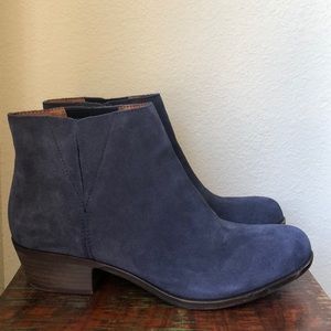 Women’s Lucky Brand LP- Benissa Navy Suede Size 9M